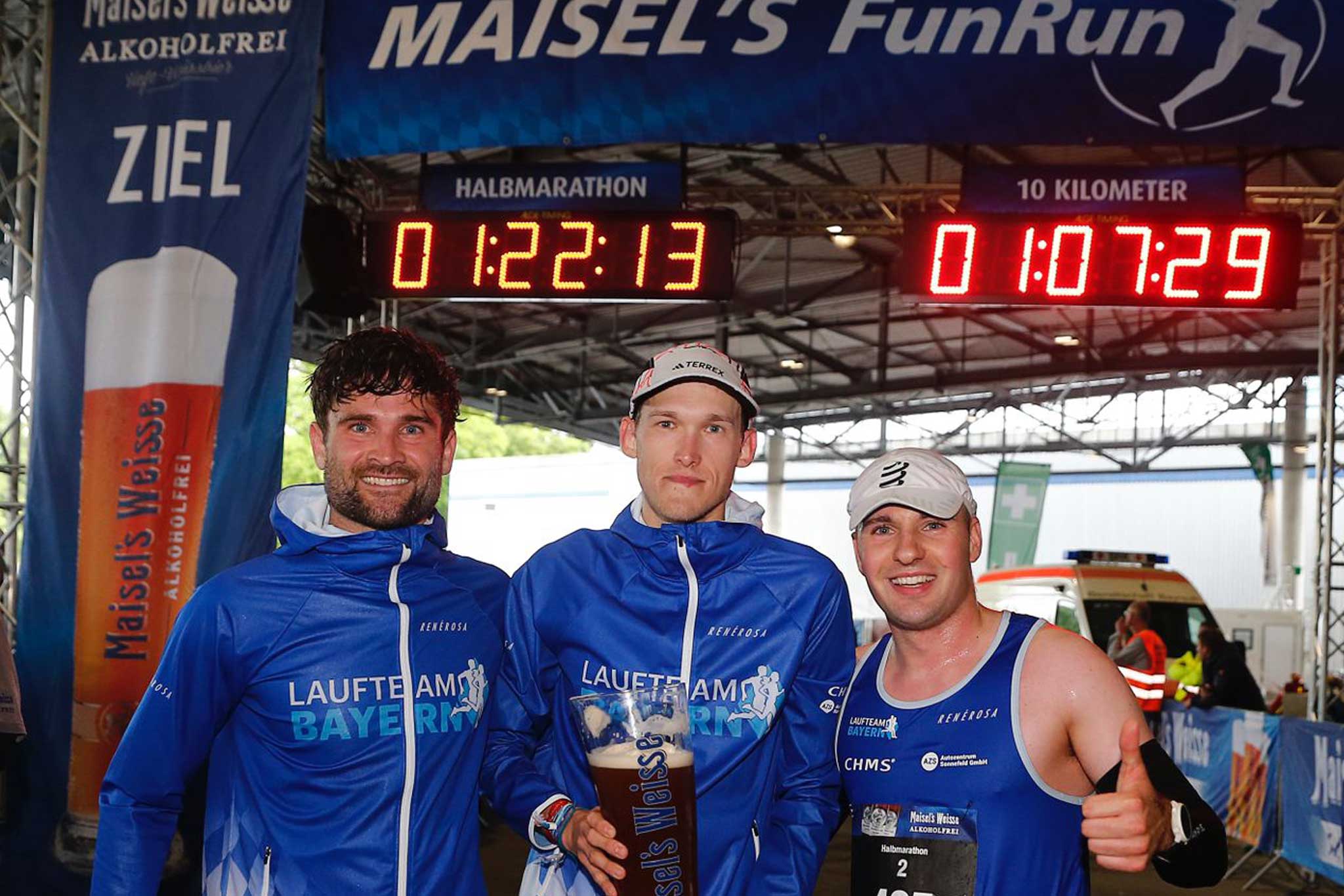 Die Athleten Christopher von Stelzer, Jan Kundörfer und Max Franke im Ziel.