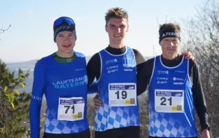 Julian Hatzold bei seinem Debüt für das Laufteam Bayern, der Sieger Leon Schübel und unser Teammanager Michael Mettin nach dem Zieleinlauf mit einem super Teamergebnis!