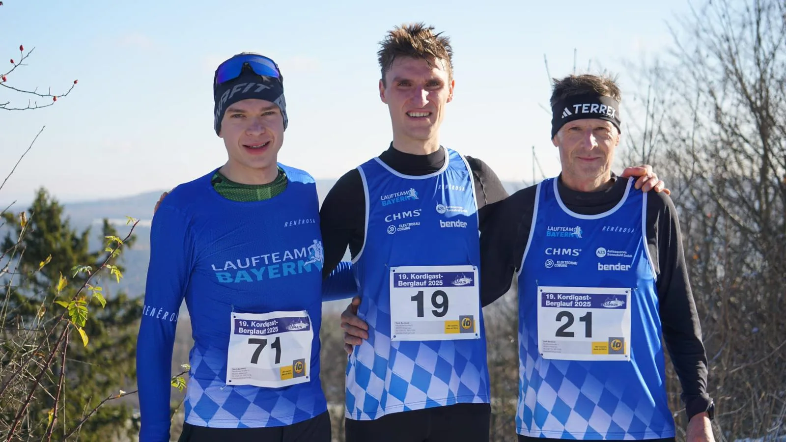 Julian Hatzold bei seinem Debüt für das Laufteam Bayern, der Sieger Leon Schübel und unser Teammanager Michael Mettin nach dem Zieleinlauf mit einem super Teamergebnis!