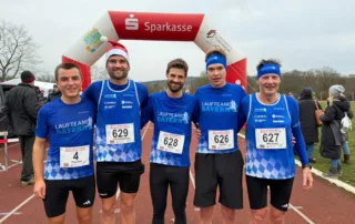 Von links nach rechts: Flo mit persönlicher Bestzeit, Chrisi am Geburtstags-Race, Maxi bei seinem ersten Start fürs Team, Julian stark wie immer und Teammanager Michi als gewohnt zuverlässiger Punktesammler. Fünf Läufer – ein Team, ein Sieg.